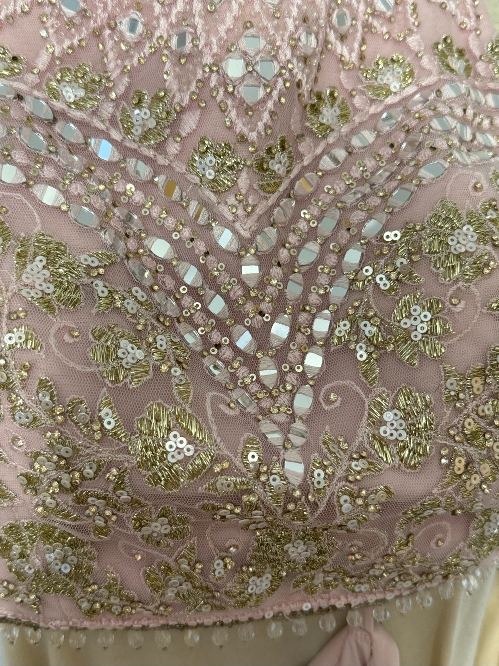 Lehenga in beautiful pink and gold. - Picture 3 of 16